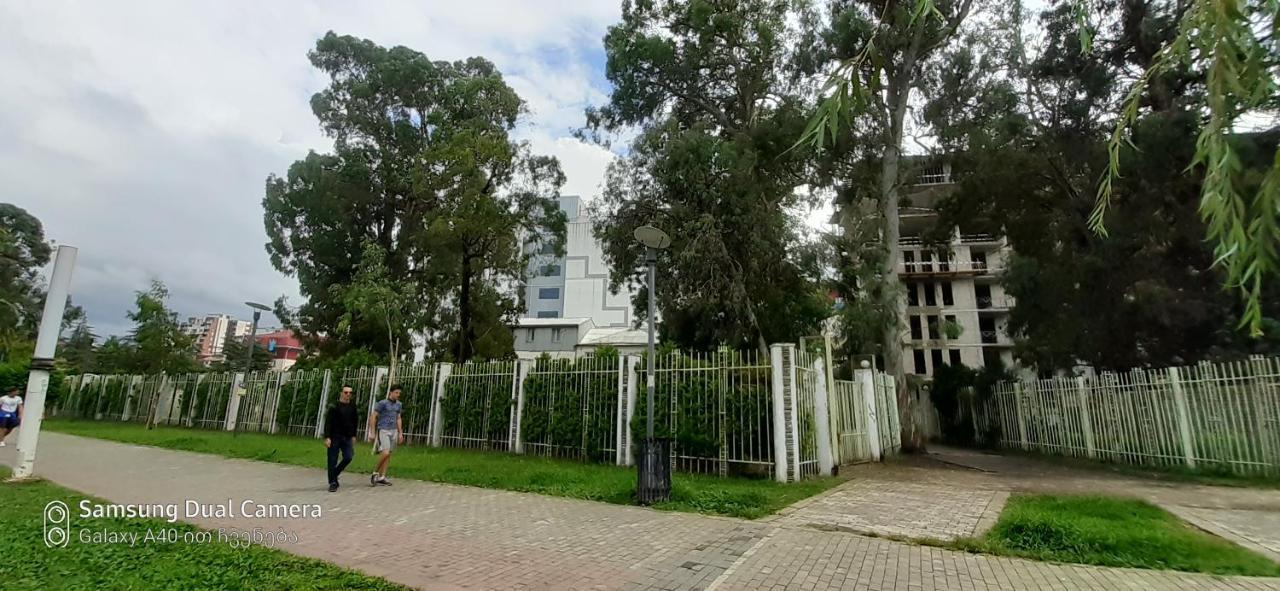 Ferienwohnung Parkside Apartament Batumi Exterior foto